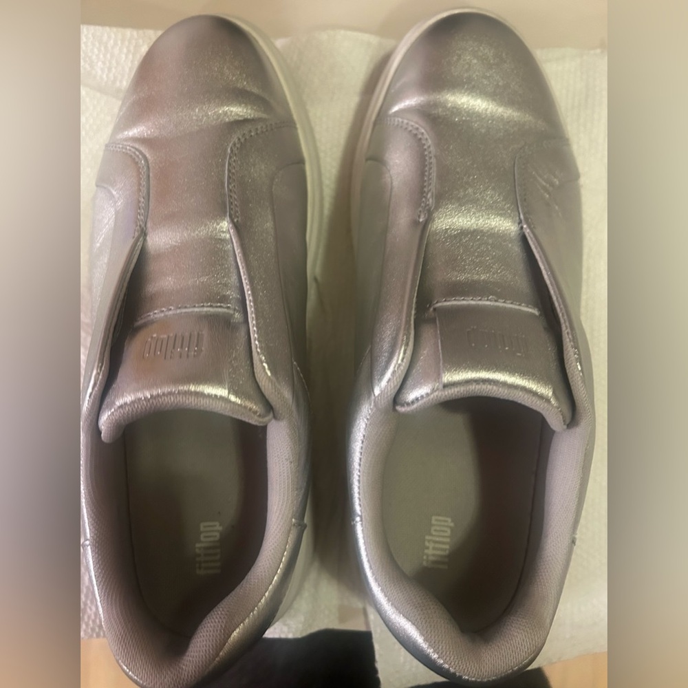 FitFlop Rally Silver slip on sneakers, size 8.5